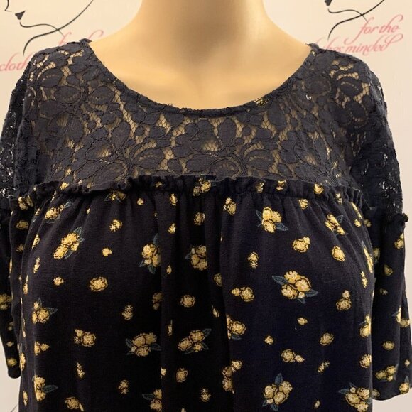 M M Maternity. Size Small. Pullover. Lace Yoke. Comfy Stretch Top. B81. - Picture 2 of 6